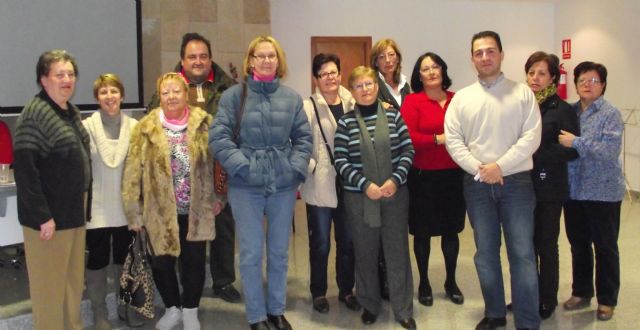 Sanitarios ofrecen a las mujeres pinatarenses las claves de seguir una dieta equilibrada - 1, Foto 1