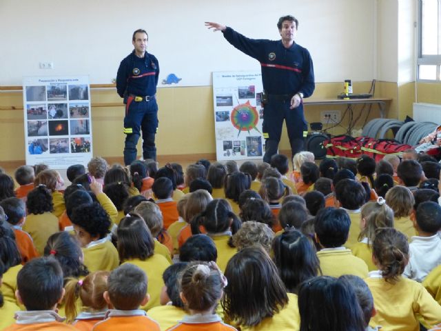 Bomberos de SABIC visitan un colegio de Fuente Álamo - 1, Foto 1