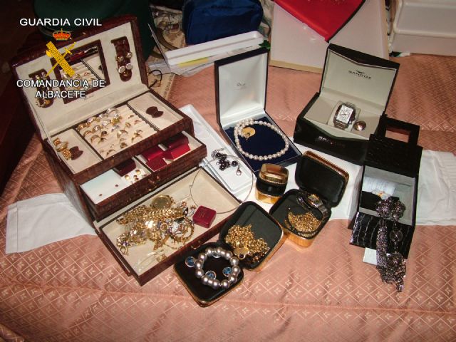 La Guardia Civil detiene a 38 personas por cometer estafas mediante el timo del nazareno - 1, Foto 1