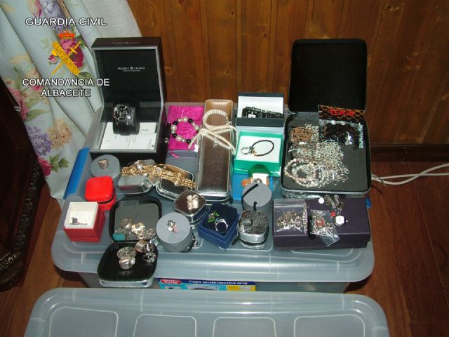 La Guardia Civil detiene a 38 personas por cometer estafas mediante el timo del nazareno - 4, Foto 4