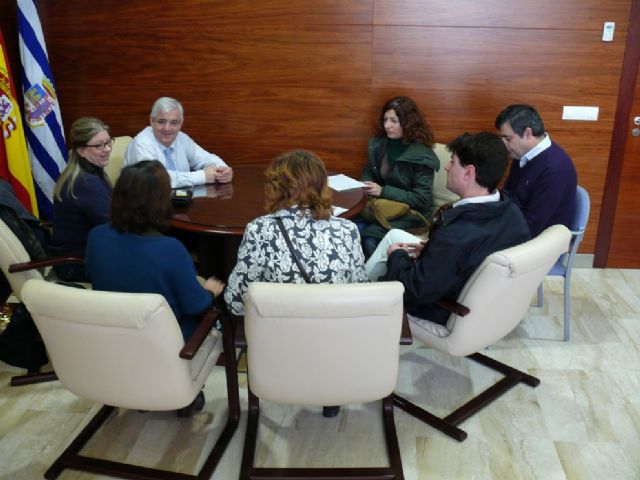 Toman posesión los cinco trabajadores que desarrollarán sus funciones en la Concejalía de Servicios Sociales - 1, Foto 1