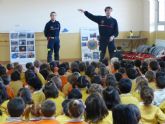 Bomberos de SABIC visitan un colegio de Fuente lamo