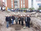 El Alcalde coloca la primera piedra para la reconstrucción del edificio 'Viña II'