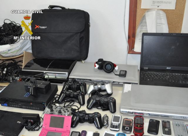 La Guardia Civil desmantela una organización dedicada a la comisión de robos en viviendas en Totana, Foto 2