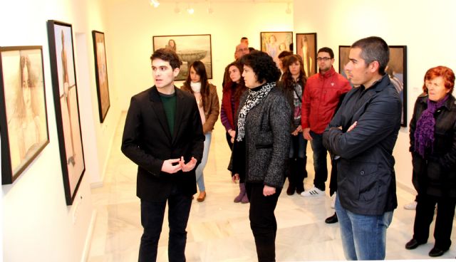 Inaugurada la exposición de pintura Miradas Figurativas del joven artista lumbrerense Javier Parra - 1, Foto 1