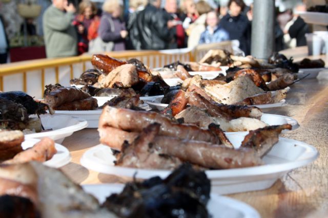 El mercadillo de 'La Matanza' congrega a cientos de personas en el Casco Antiguo - 1, Foto 1