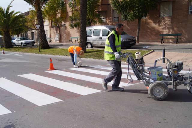 Realizan trabajos de repintado de la señalización horizontal en las principales calles del casco urbano, Foto 2