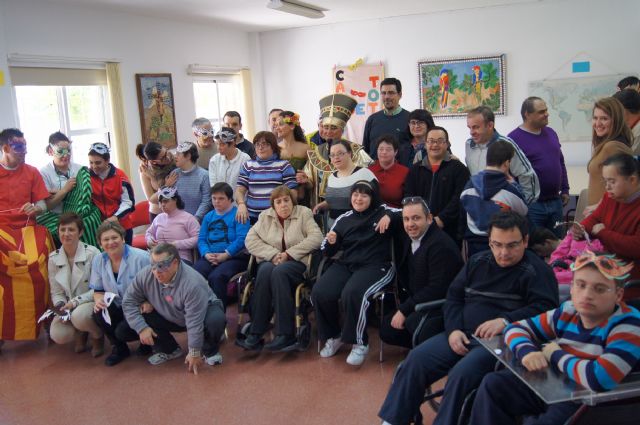 La Musa y Don Carnal acercan el Carnaval al Centro Ocupacional José Moyá y al Servicio Municipal de Apoyo Psicosocial - 1, Foto 1