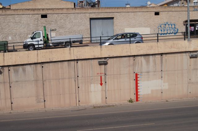 Realizan trabajos de señalización horizontal en ambos tramos el subterráneo de la Avenida Juan Carlos I - 1, Foto 1