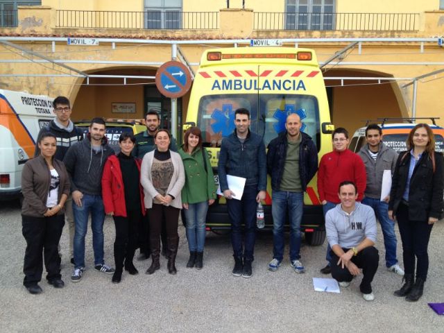 El Servicio de Emergencias Municipal imparte un curso formativo sobre soporte vital básico y desfibrilador semiautomático - 1, Foto 1
