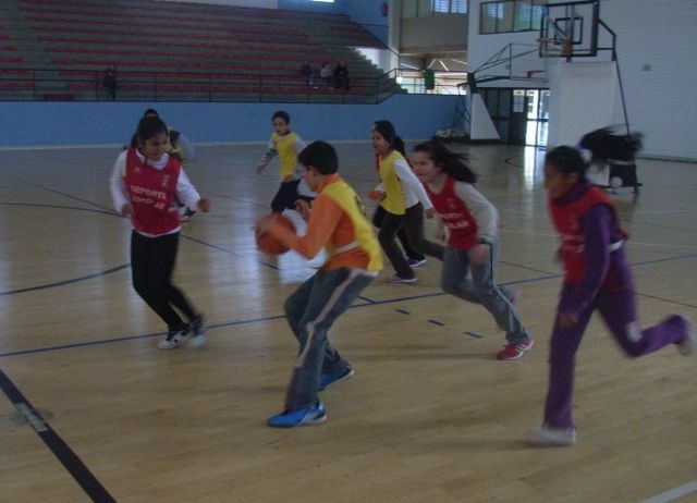 La fase local de baloncesto alevín de Deporte Escolar comenzó el pasado viernes, Foto 1