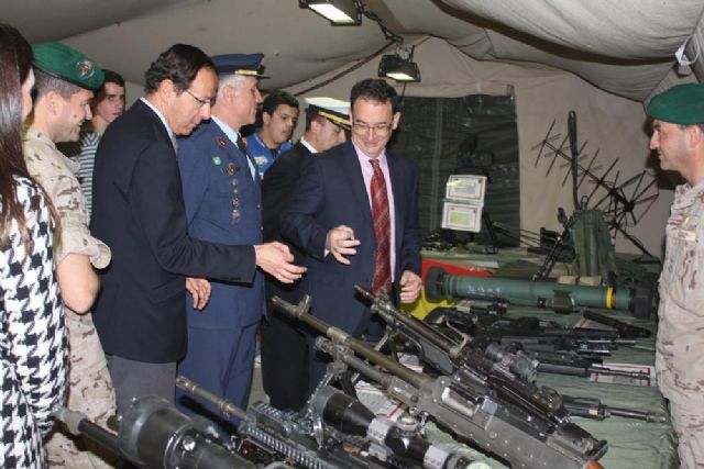 El Jardín del Malecón se convierte en un escaparate de las misiones internacionales de paz de las Fuerzas Armadas - 3, Foto 3