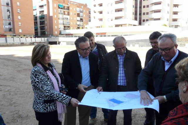 El Alcalde de Molina de Segura visita los trabajos de relleno del solar donde se construirá la nueva Plaza de Europa - 2, Foto 2
