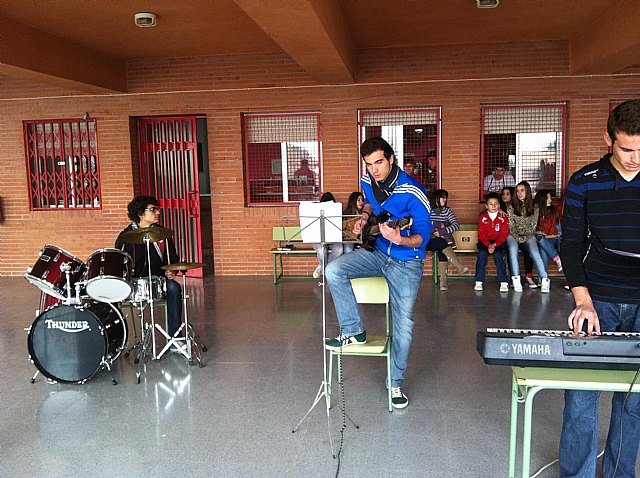Actividades musicales en el iES Juan de la Cierva y Codornu de Totana con motivo de la celebracin del da de Santo Toms de Aquino - 3