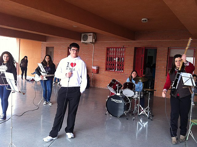 Actividades musicales en el iES Juan de la Cierva y Codornu de Totana con motivo de la celebracin del da de Santo Toms de Aquino - 4
