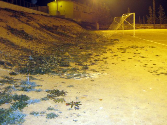 Los socialistas exigen que se subsanen las deficiencias del campo de fútbol de Corvera abandonado desde hace años - 1, Foto 1