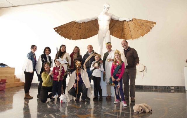 Las familias se quedan De Piedra, con las esculturas de González Beltrán - 1, Foto 1