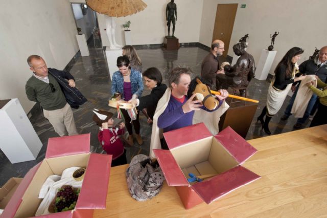 Las familias se quedan De Piedra, con las esculturas de González Beltrán - 3, Foto 3