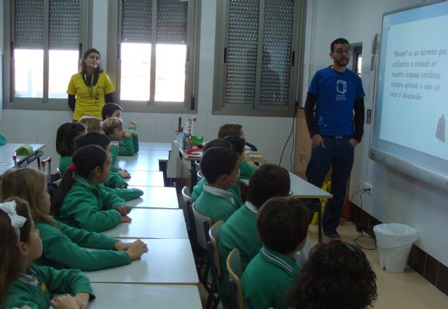 El Ayuntamiento y Ecoembes fomentan con juegos la reutilización y el reciclaje de residuos - 1, Foto 1