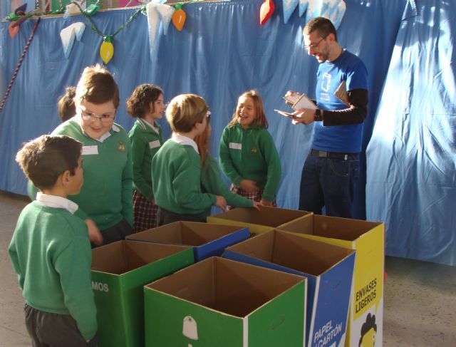 El Ayuntamiento y Ecoembes fomentan con juegos la reutilización y el reciclaje de residuos - 2, Foto 2