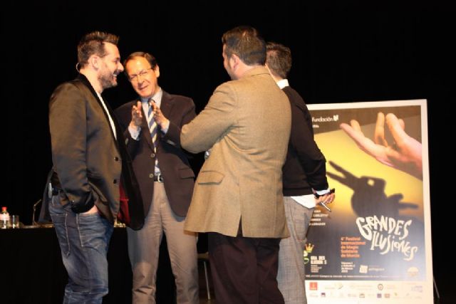 La magia, el ocio y la solidaridad llenan el Teatro Circo de Grandes Ilusiones - 2, Foto 2