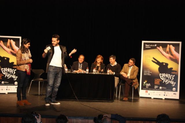 La magia, el ocio y la solidaridad llenan el Teatro Circo de Grandes Ilusiones - 3, Foto 3