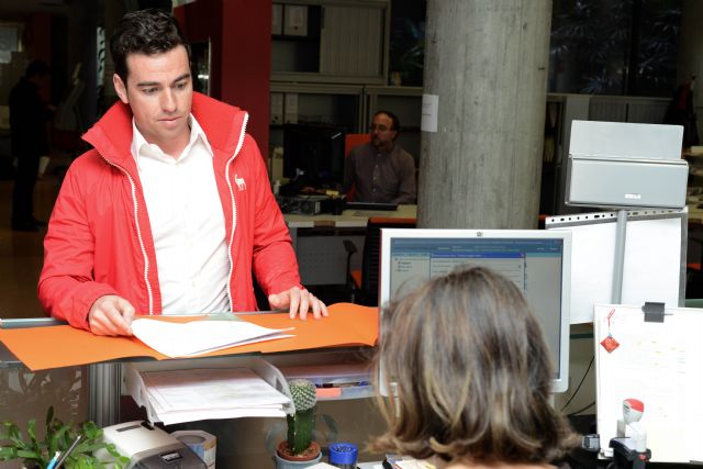 El Consejo de la Juventud ya ha entregado toda la documentación a la Comunidad para iniciar el servicio de Búho Bus - 2, Foto 2