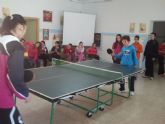 El colegio público San Isidro de Los Belones recibe a la élite del tenis de mesa de Cartagena