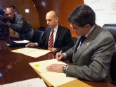 El Alcalde firma un convenio de colaboracin con Caja Badajoz