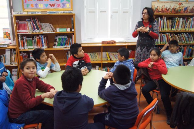 Los escolares de Totana se acercan al mundo de los cuentos populares - 1, Foto 1