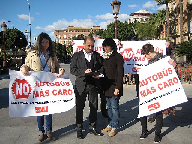 El Grupo Socialista inicia una nueva campaña en defensa del transporte público - 3, Foto 3