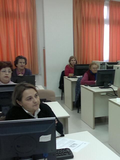 La biblioteca inicia un taller para mayores sobre internet - 1, Foto 1