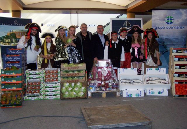 Los Personajes del Carnaval de Águilas reciben su peso en productos de la tierra - 1, Foto 1