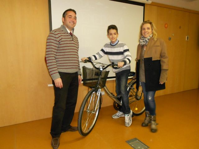 El niño Blas Sarabia gana una bicicleta por visitar la exposición ´La energía que nos mueve´ del Museo de la Ciencia - 1, Foto 1
