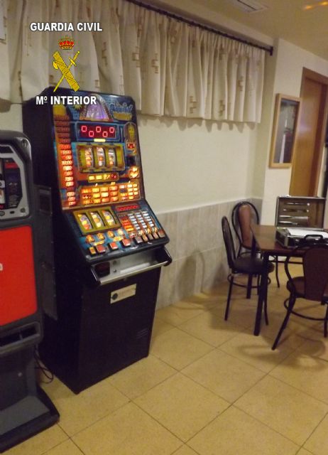 La Guardia Civil detiene a dos personas dedicadas a manipular máquinas recreativas - 4, Foto 4