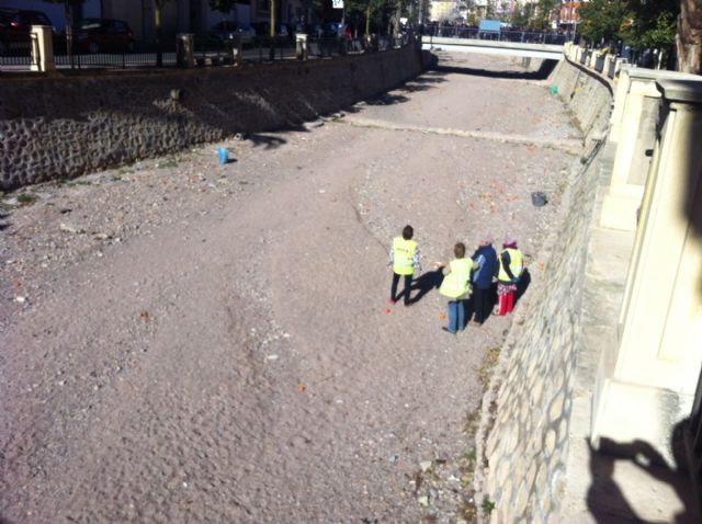 Realizan trabajos de limpieza y mantenimiento en el cauce de la rambla de La Santa a su paso por el casco urbano - 2, Foto 2