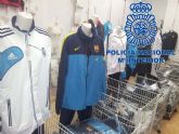 La Policía Nacional se incauta en Murcia de más de un millar de artículos de textil y perfumería falsificados