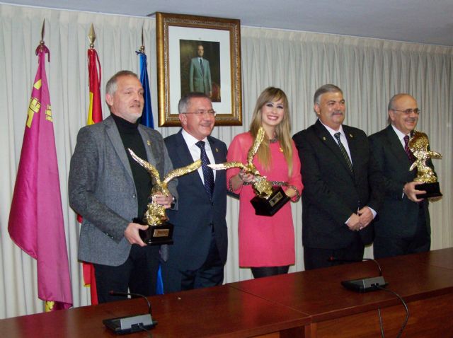 Miles de personas corean al actor Jordi Rebellón durante el Pregón del Carnaval de Águilas - 1, Foto 1