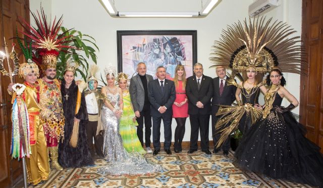 Miles de personas corean al actor Jordi Rebellón durante el Pregón del Carnaval de Águilas - 2, Foto 2