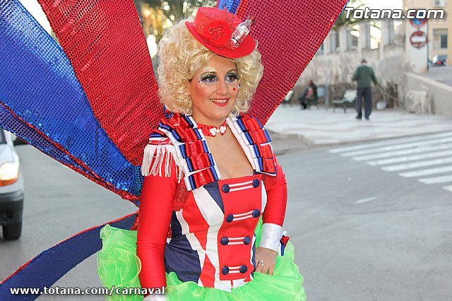 La Musa y Don Carnal junto con las de Peñas de Carnaval impregnan de luz, color y ritmo las calles de Totana - 2, Foto 2