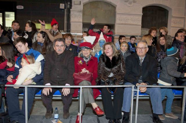 Las plumas, el baile y la música protagonizaron el Pasacalles del Carnaval de Cartagena - 2, Foto 2
