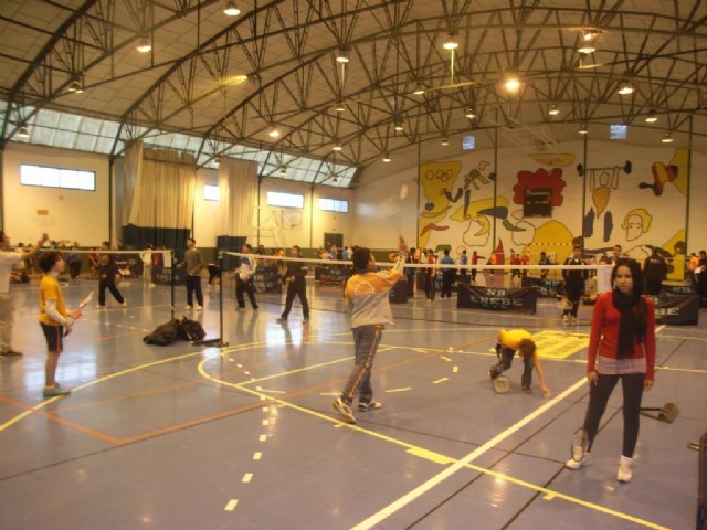 La Sala Escolar de Totana acogió la primera jornada de la fase regional de bádminton de Deporte Escolar, Foto 2