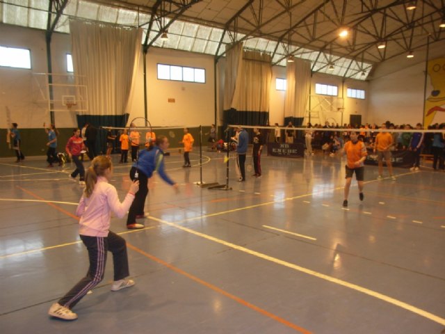 La Sala Escolar de Totana acogió la primera jornada de la fase regional de bádminton de Deporte Escolar, Foto 3