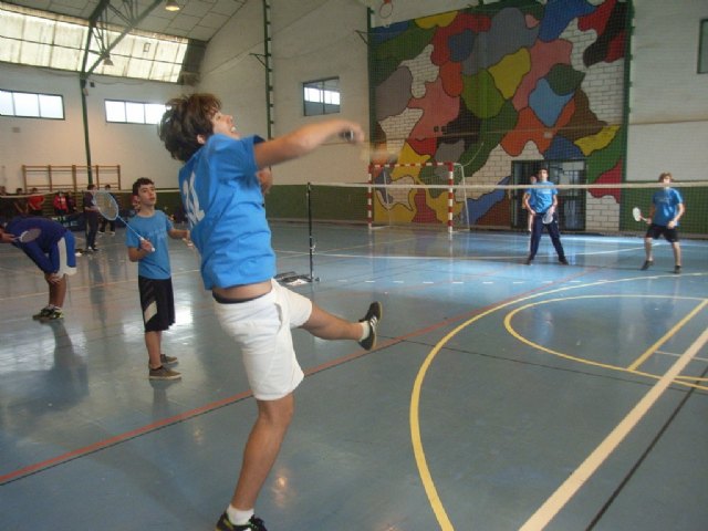 La Sala Escolar de Totana acogió la primera jornada de la fase regional de bádminton de Deporte Escolar, Foto 4