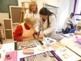 Las socias del Centro de la Mujer de El Carmen se convierten en orfebres