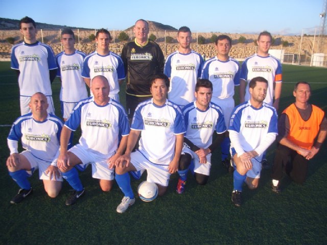 El equipo Preel golea al equipo Diseños Javi y se coloca lider en 1ª División de la Liga de Futbol Aficionado Juega Limpio, Foto 1