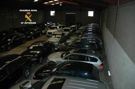 La Guardia Civil detiene a cuatro personas por estafas en ventas de coches de alta gama por Internet - 1, Foto 1