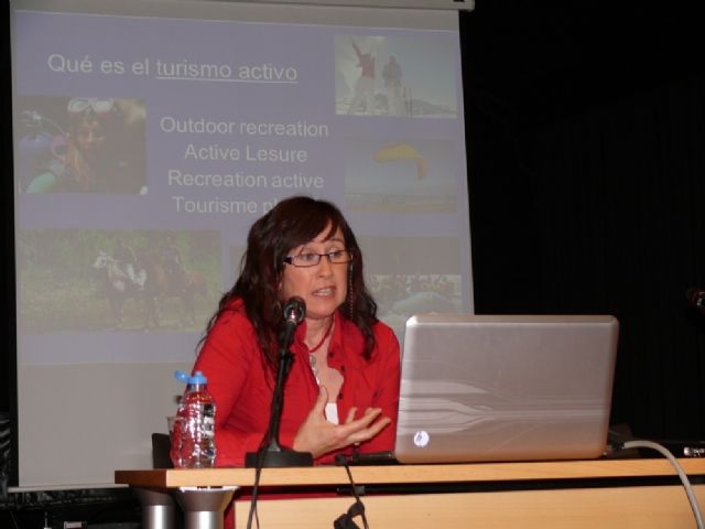 Turismo activo, otra alternativa de turismo, en la segunda conferencia dentro de la I Jornadas de Turismo - 1, Foto 1