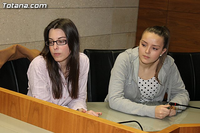 Seis estudiantes de la Universidad de Murcia firman un convenio de colaboracin - 3