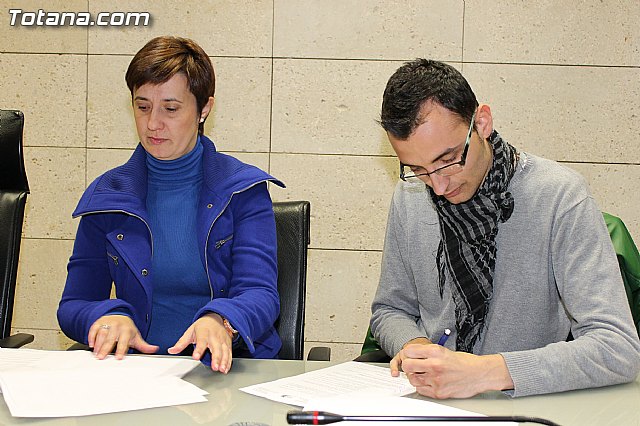 Seis estudiantes de la Universidad de Murcia firman un convenio de colaboracin - 4